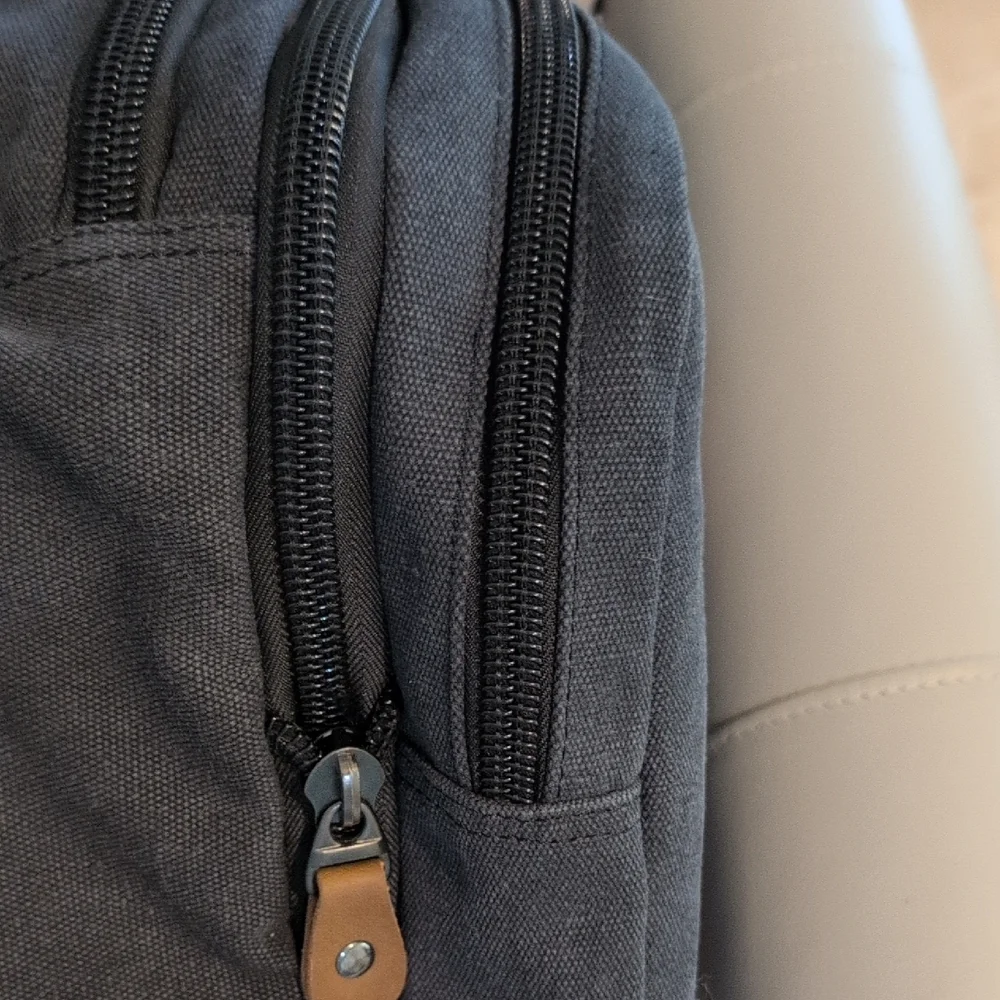Stylish Black Canvas Weekender / Duffle Bag - Large And Expandable! Nwot